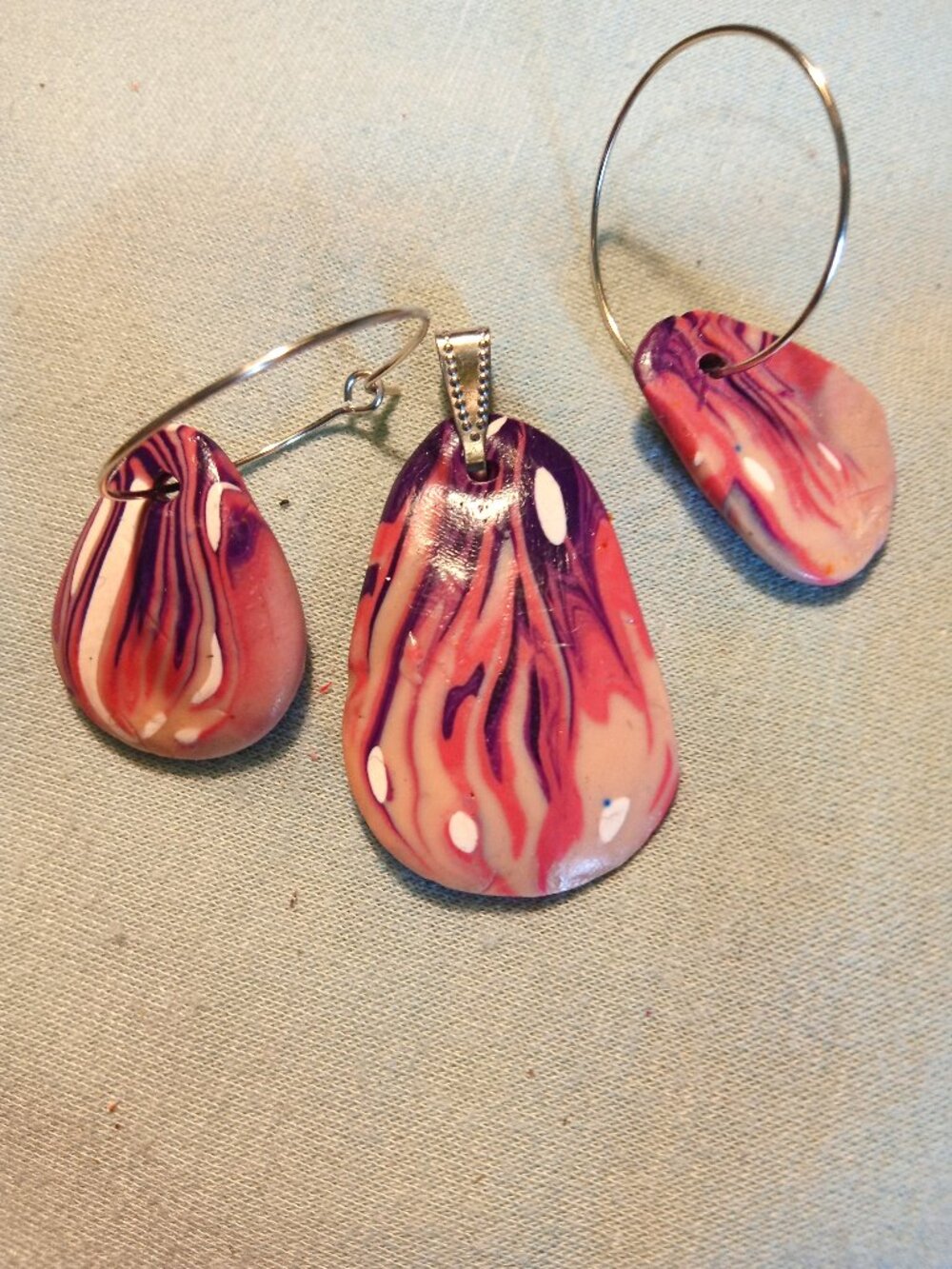 PENDANT AND EARRING SET